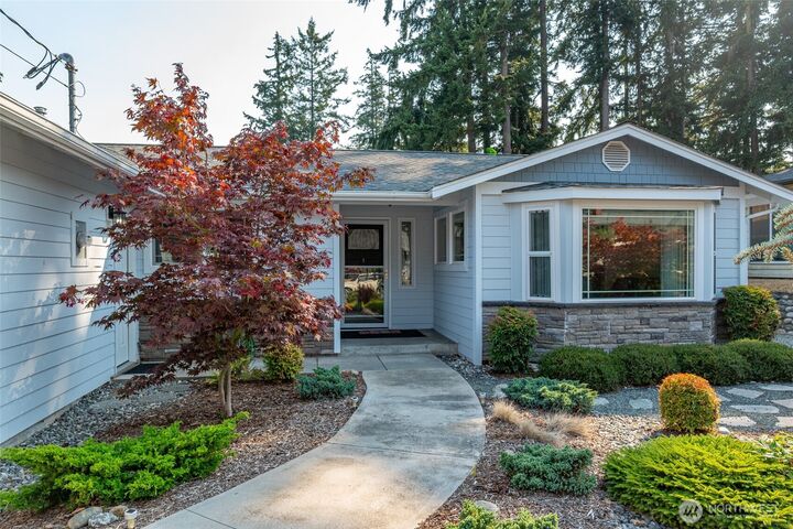 Property Photo:  1925 NE 8th Avenue  WA 98277 