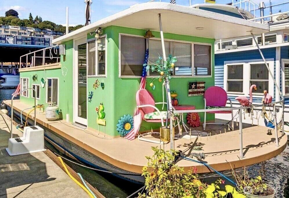 Property Photo: 2040 Westlake Avenue N Slip14 WA 98109
