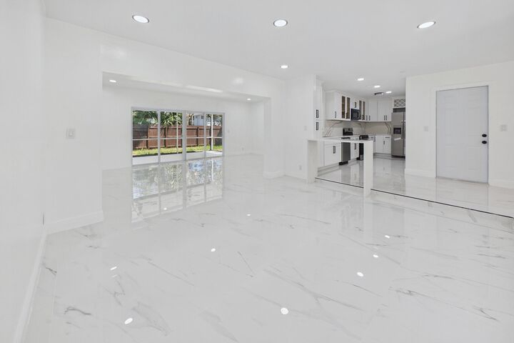 Property Photo:  520 NW 43rd Avenue  FL 33317 