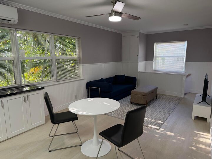 Property Photo:  220 Washingtonia Avenue  FL 33308 