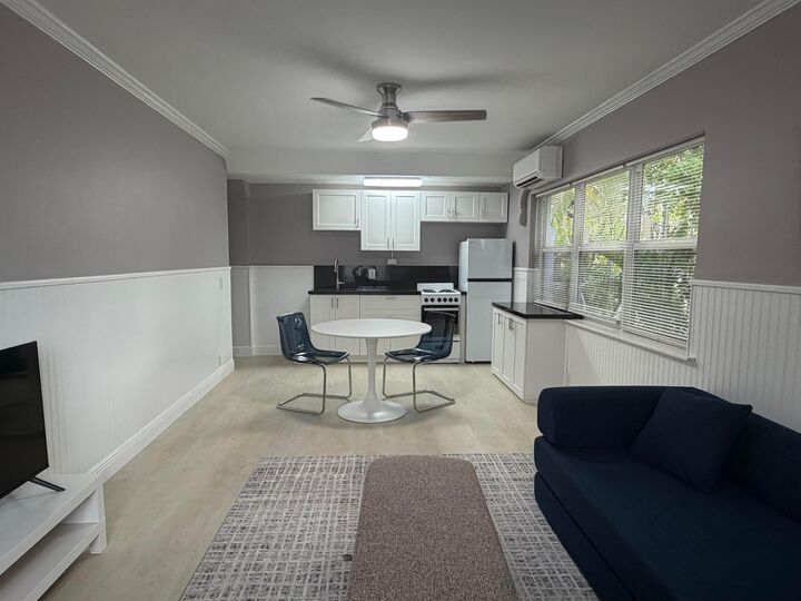 Property Photo:  220 Washingtonia Avenue  FL 33308 