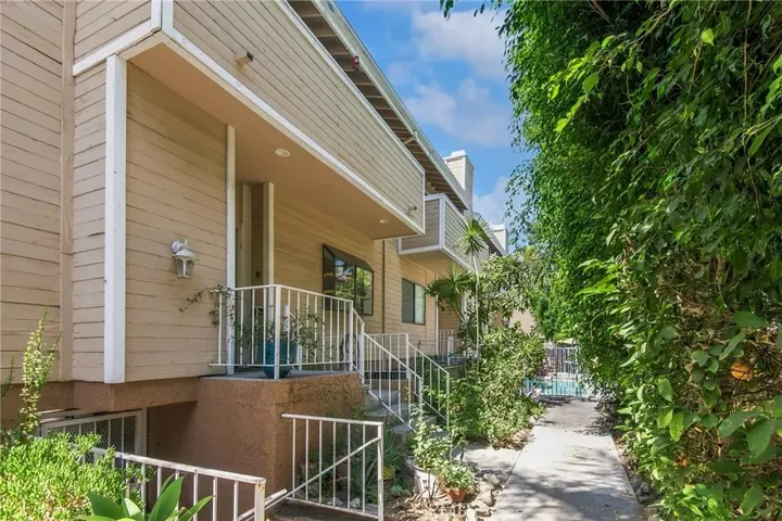 Property Photo:  5340 Wilkinson Avenue 5  CA 91607 