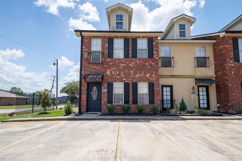 Property Photo: 4400 Brown St Street Z LA 70607