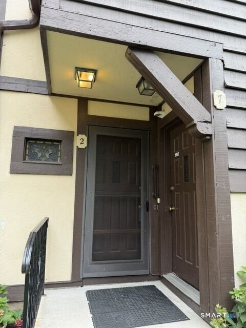 Property Photo:  2 Derby Court 2  CT 06804 