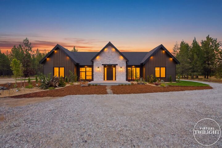 Property Photo: 890 W Slaton Ln WA 99006