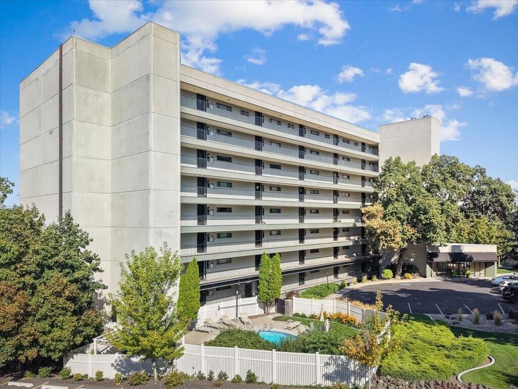 Property Photo:  700 W 7th Ave 601  WA 99204 