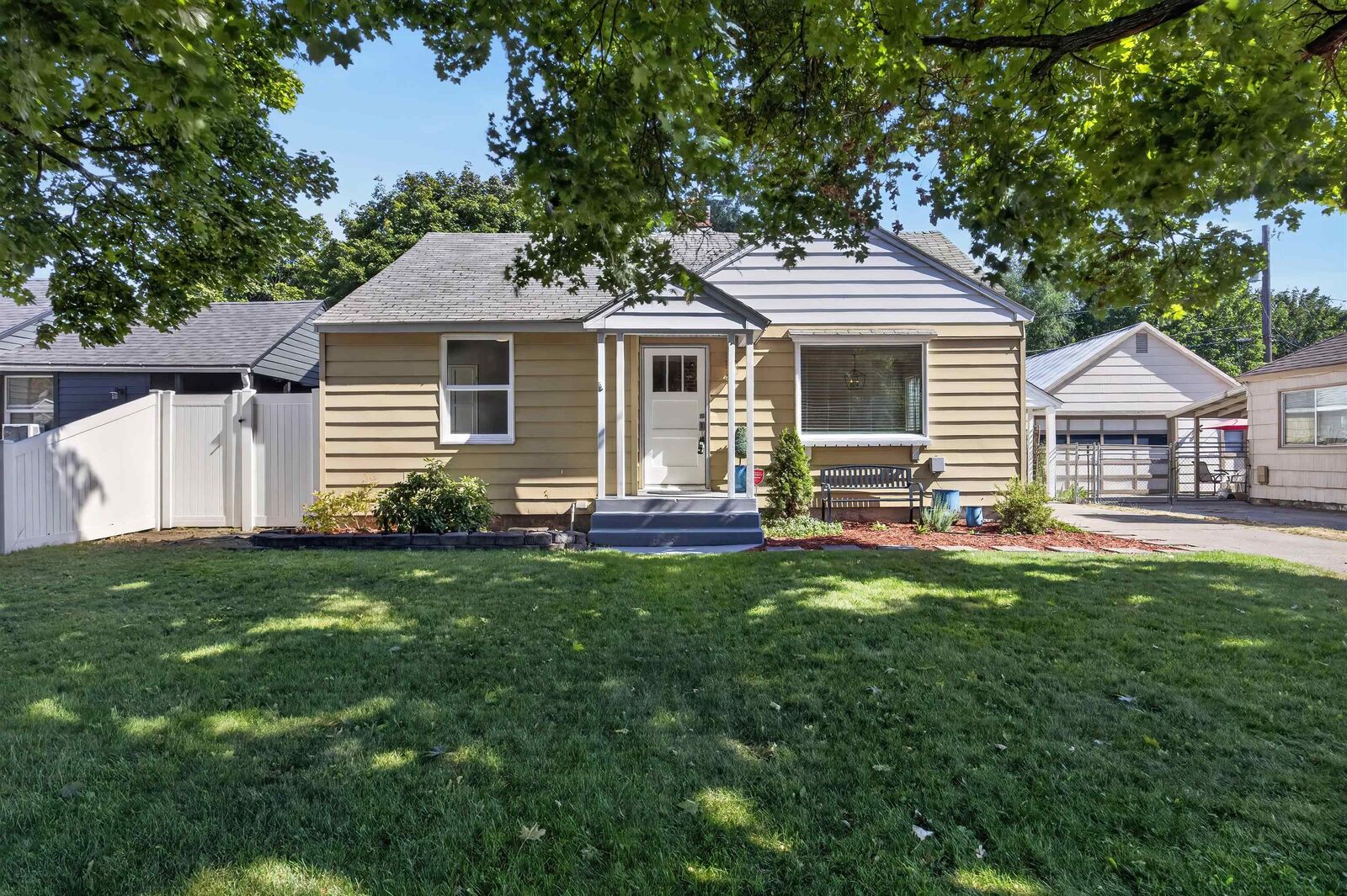 Property Photo:  10012 N Andrew St  WA 99218 