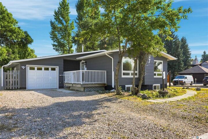 Property Photo: 607 Lenore Drive SK S7K 5G7