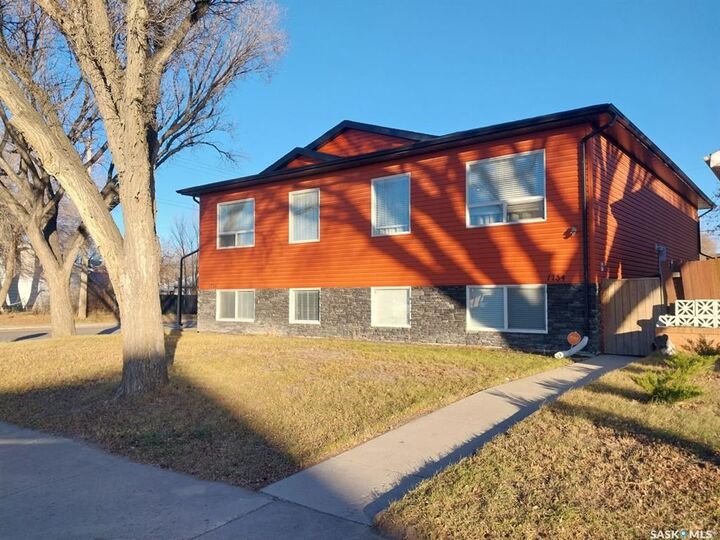 Property Photo:  1736 C Avenue N  SK S7L 1L7 