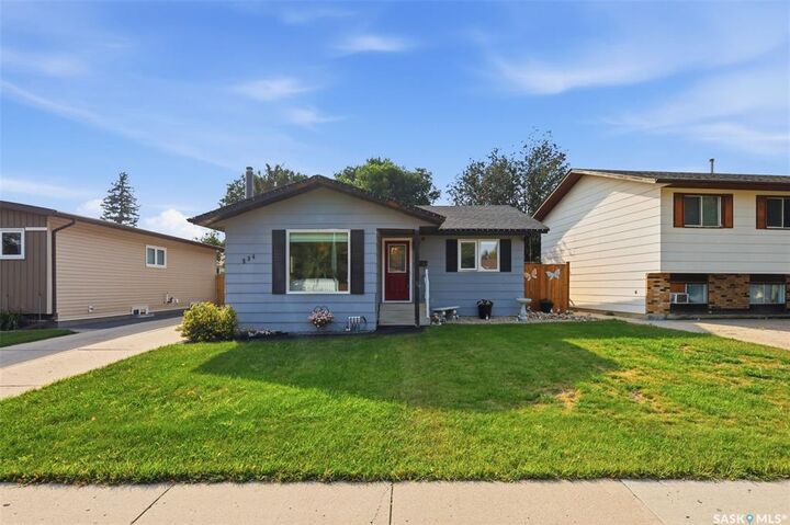 Property Photo:  334 Needham Crescent  SK S7M 4X5 