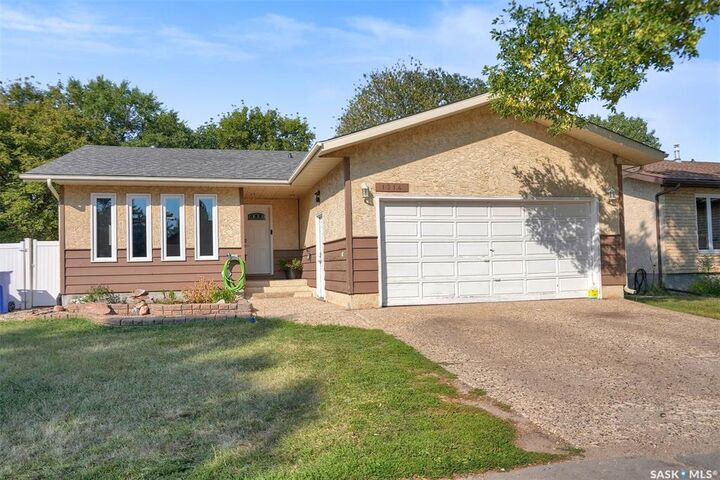 Property Photo: 1214 Devonshire Drive N SK S4X 3E1