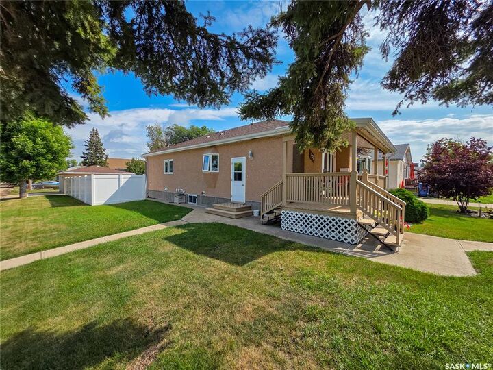 Property Photo: 278 9th Avenue W SK S0A 2P0