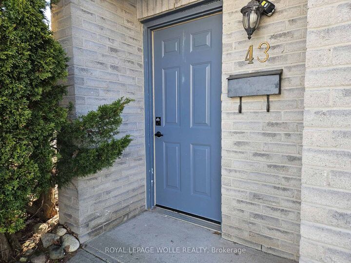 Property Photo: 589 Beechwood Drive 43 ON N2T 2K9