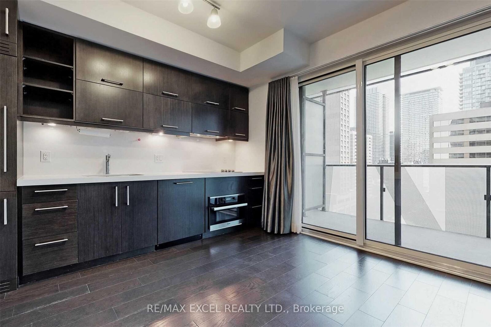 Photo de la propriété: 65 St Mary Street 810 ON M5S 0A6