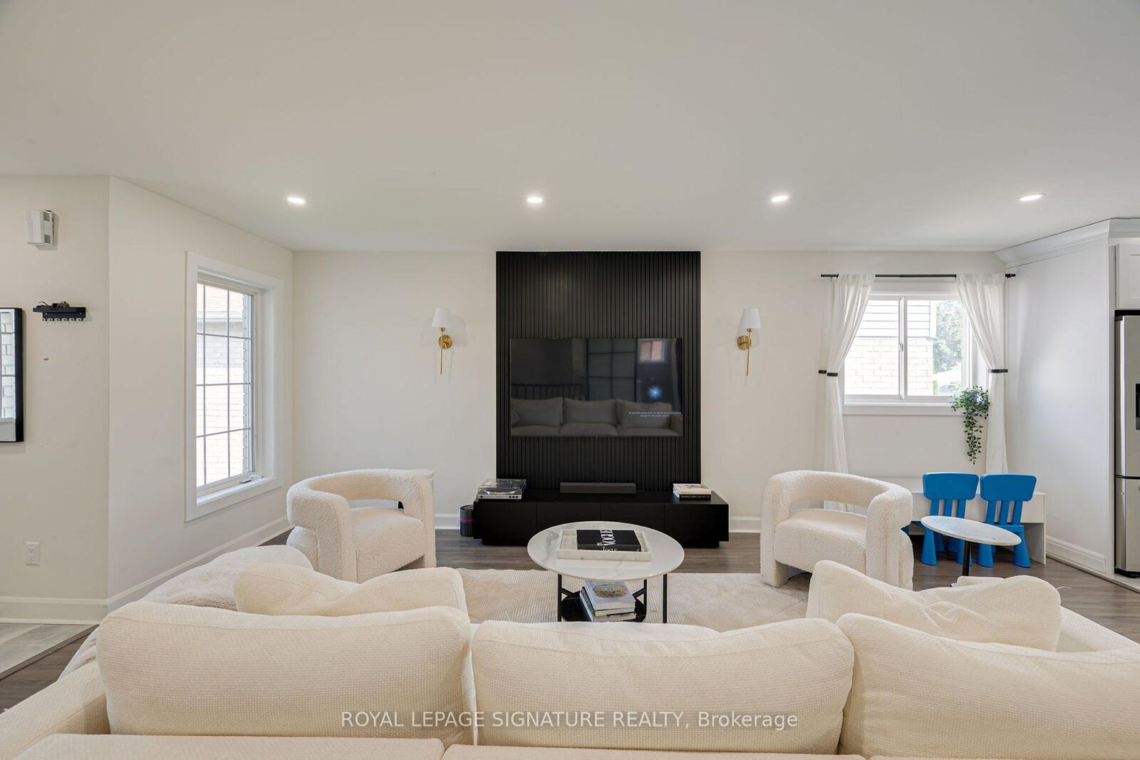 Property Photo:  1085 Kensington Street  ON L9S 1T7 