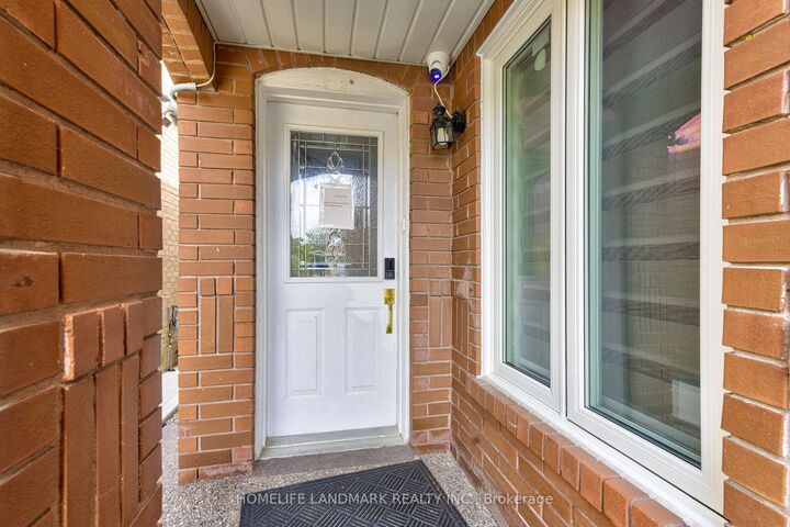 Property Photo: 1192 Prestonwood Crescent ON L5V 2V3