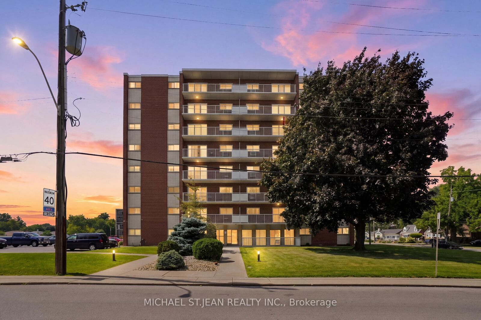 Property Photo:  