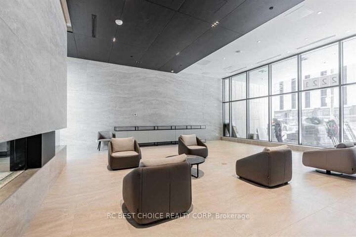 Property Photo:  2221 Yonge Street 1803  ON M4S 0B8 