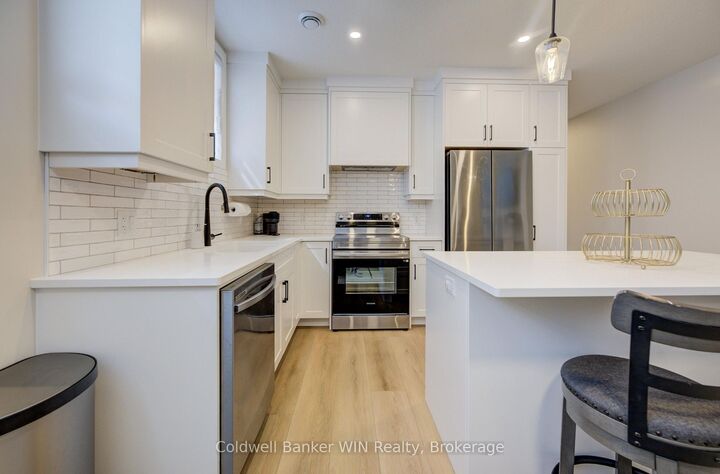 Property Photo:  440 Wellington Street E 3  ON N0G 2L2 