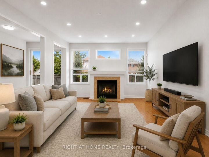 Property Photo: 5817 Whitehorn Avenue ON L5V 2W6