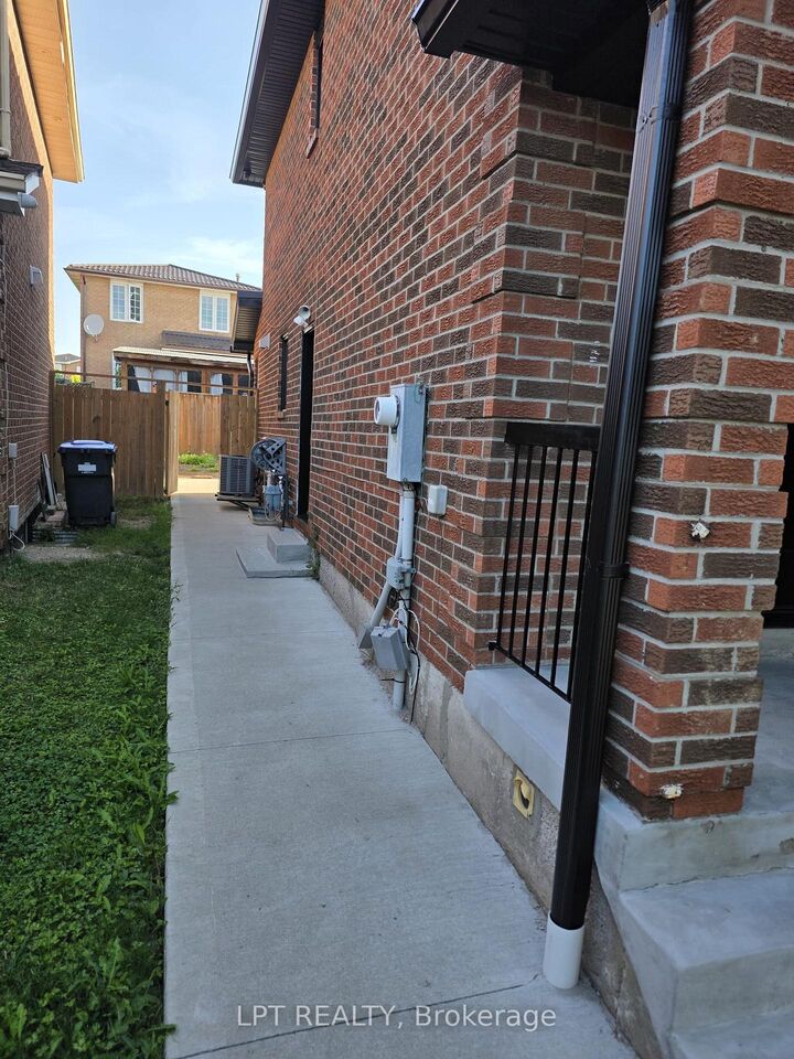 Property Photo:  17 Alabaster Drive  ON L6V 4E5 