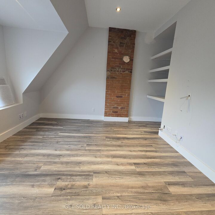 Property Photo: 348 Dupont Street ON M5R 1V9