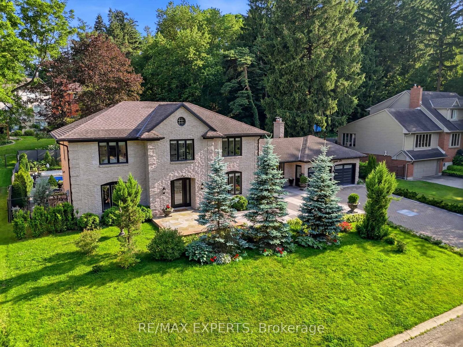 Property Photo: 28 Stonegate Drive ON L9G 3R7