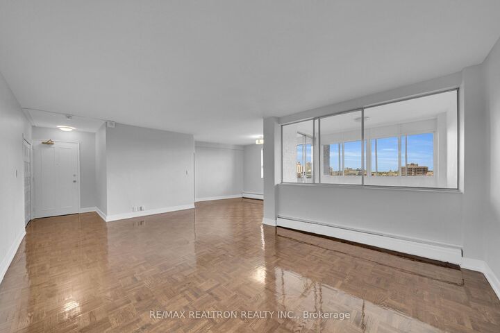 Property Photo:  9 Deer Park Crescent 1202  ON M4V 2C4 