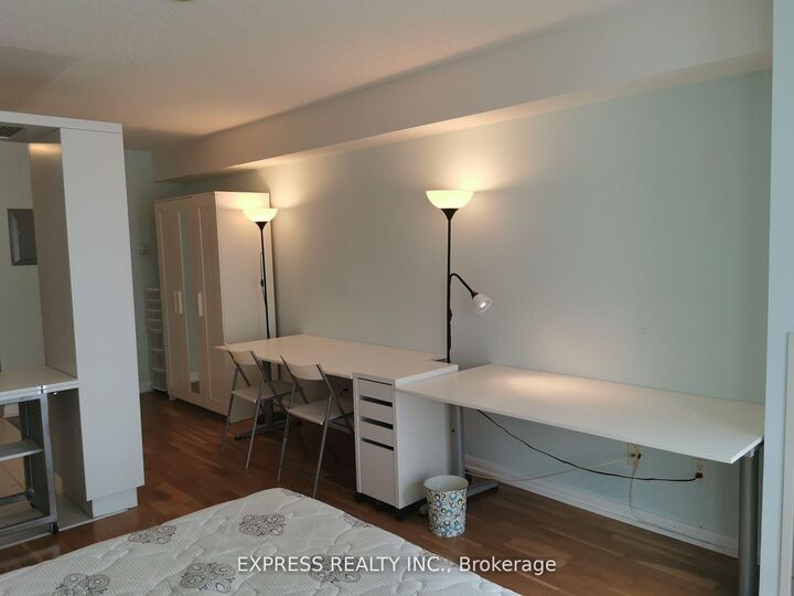 Property Photo:  111 Elizabeth Street 930  ON M5G 1P7 