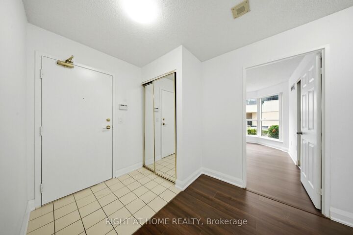 Property Photo:  335 Webb Drive 203  ON L5B 4A1 