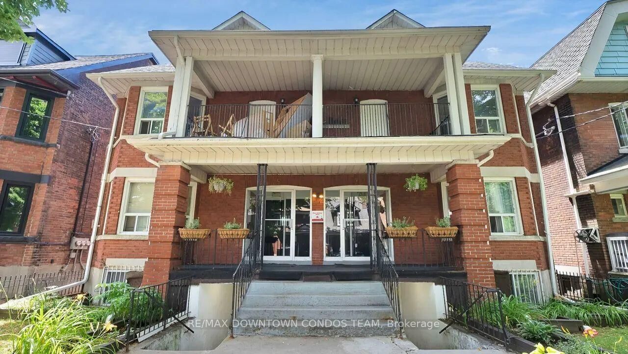 Property Photo:  5 Thornburn Avenue 102  ON M6K 1C4 