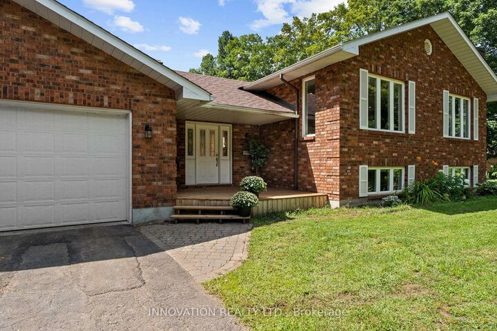 Property Photo:  504 Thomas Street  ON K7C 3J9 