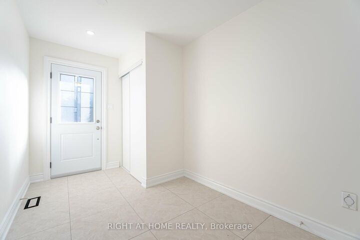 Property Photo:  1995 Pinegrove Avenue 13  ON L1V 6W4 