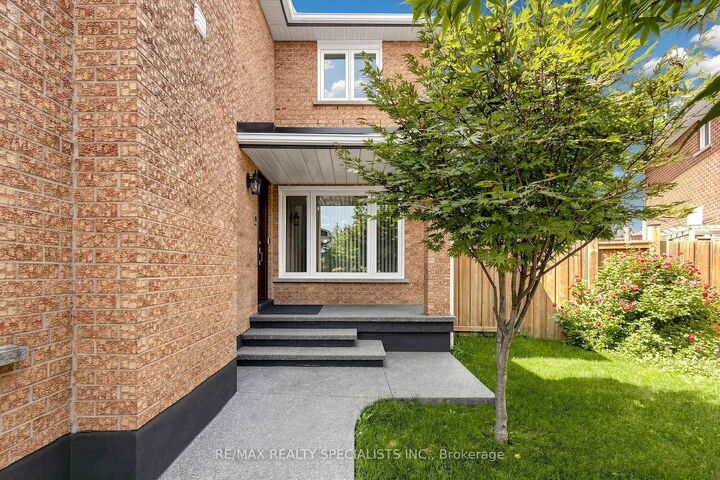 Property Photo: 776 Savoy Crescent ON L5R 3C3