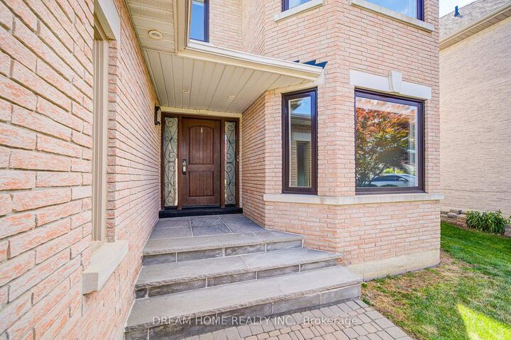 Property Photo: 5 Silk Court ON L4B 4A4