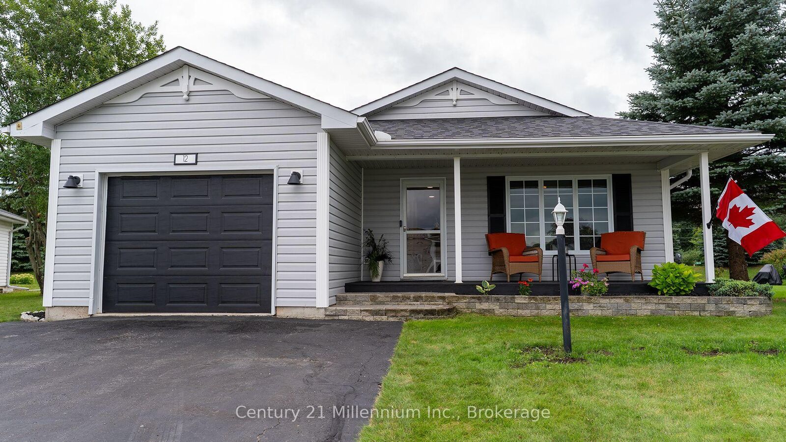 Photo de la propriété:  12 Illinois Crescent  ON L9Z 3A8 