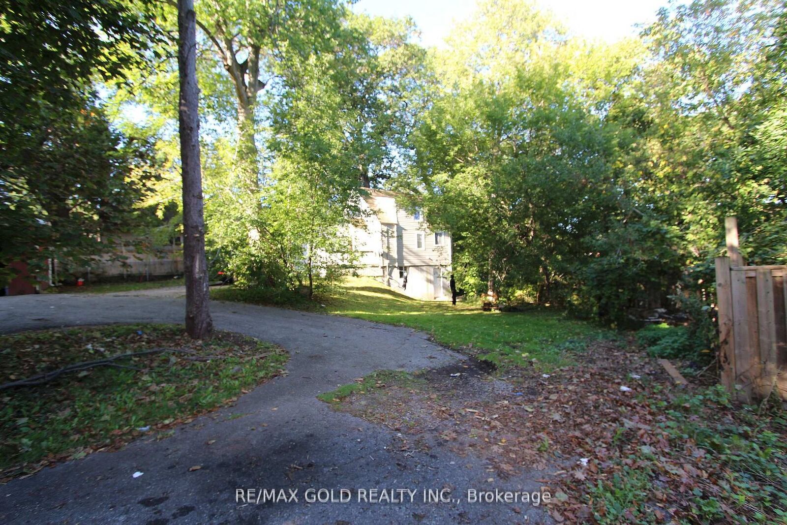 Property Photo: 961 Lakeshore Road W ON L5H 1H8