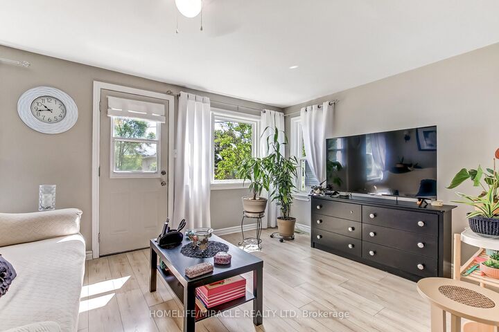 Property Photo: 33 Ontario Street ON N4G 2V7