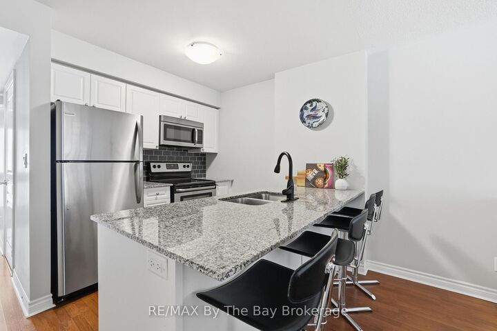 Property Photo:  10 Brandy Lane Drive 107  ON L9Y 0X4 