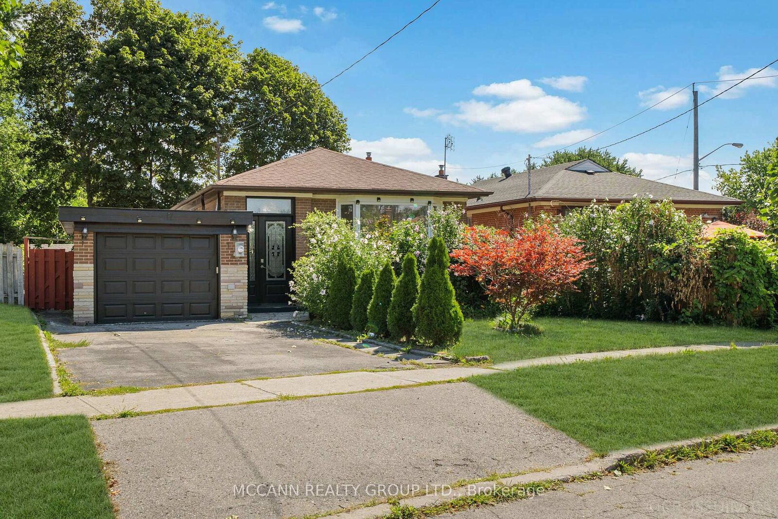 Property Photo: 17 Barlow Road E ON M1G 2B5