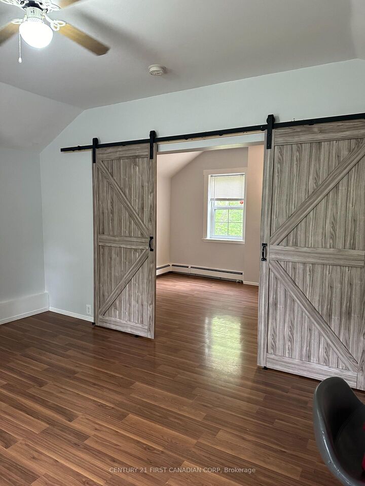 Property Photo:  1 Waverley Place 4  ON N6B 2C3 