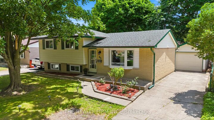 45 Amy Crescent — photo 1