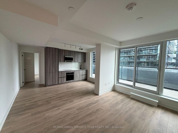 Property Photo: 117 Broadway Avenue 701 ON M4P 1V3