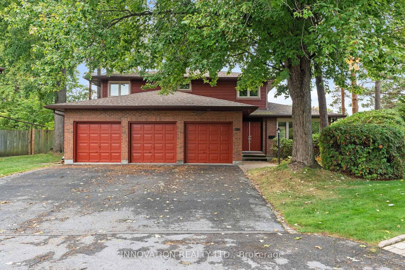 Property Photo: 206 Cypress Court ON K2H 8Z8