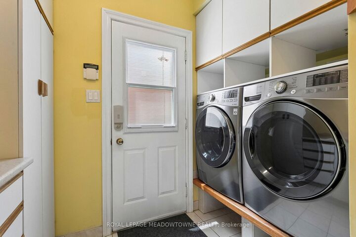 Property Photo:  3170 Plum Tree Crescent  ON L5N 4X3 