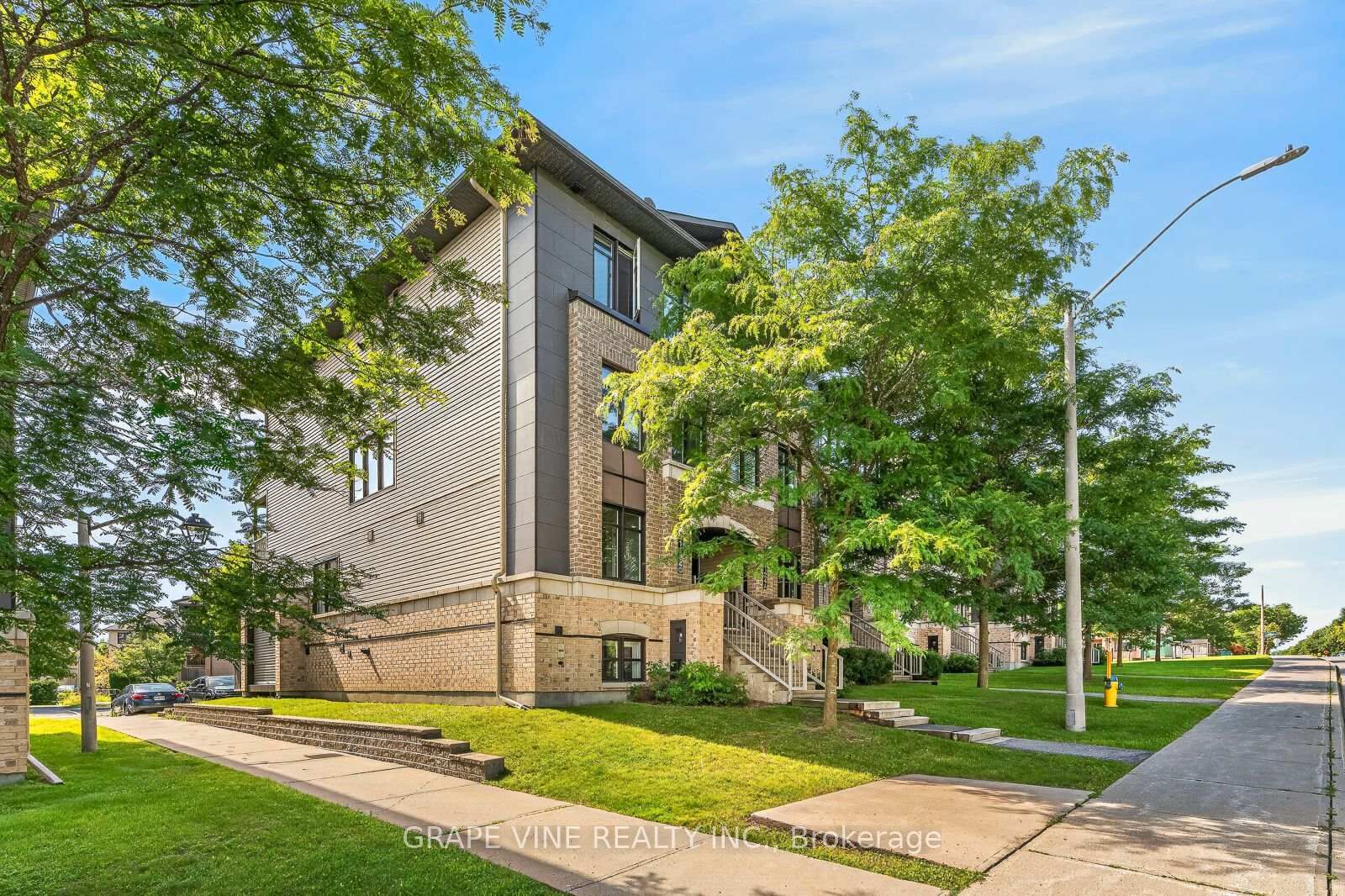Property Photo: 1124 Klondike Road Unit A ON K2K 0H2
