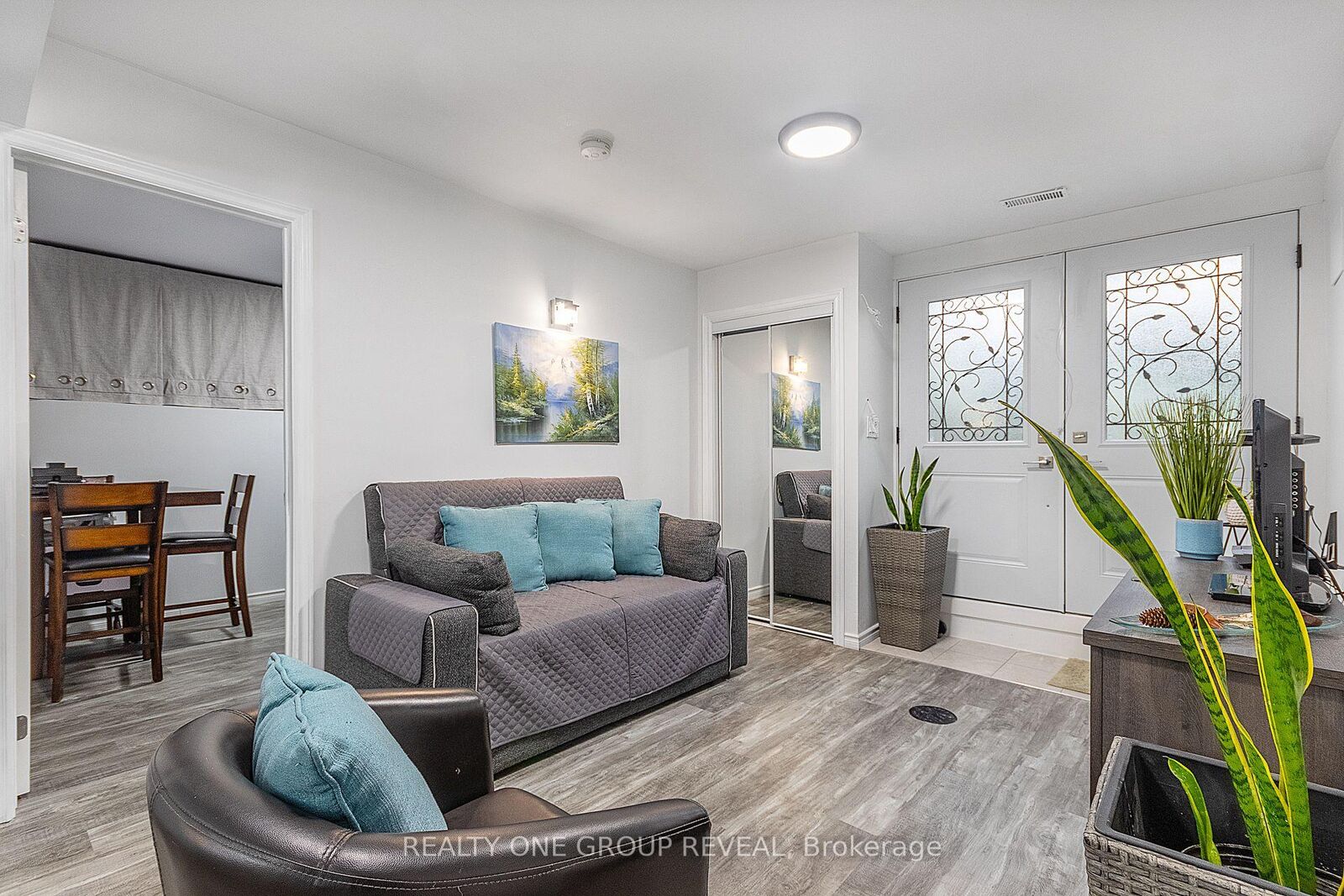 Property Photo:  524 Simcoe Street S Lower  ON L1H 4J8 