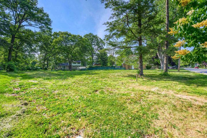 Property Photo:  1307-S Ridgewood Drive  ON N7V 3R2 