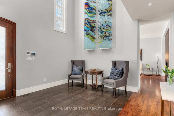 Property Photo: 250 Sandridge Road ON K1L 5A2