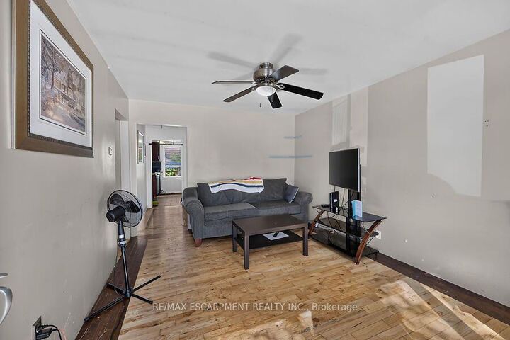 Property Photo:  576 Rosseau Road  ON L8K 4T8 